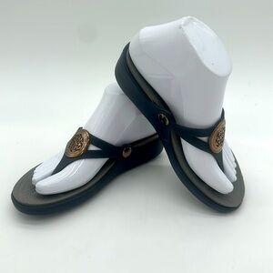 Crocs Sanrah Gold Circle Wedge Flip Sandal Thong Blue Gray Womens Size 6